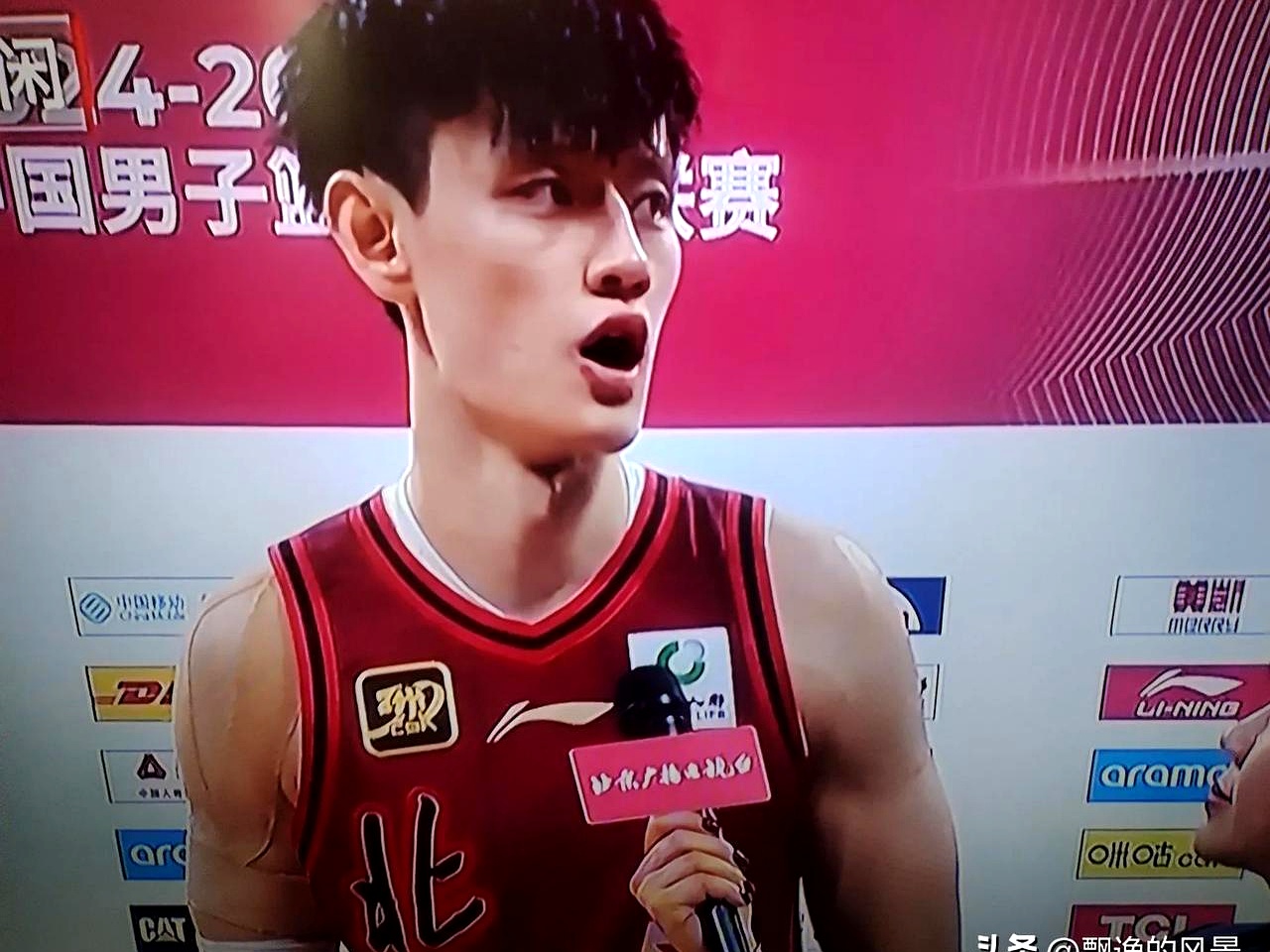 爱游戏-关于雄鹿观众热烈欢呼！，Scout迎来二十赛季出色发挥上演精彩一战的信息-爱游戏